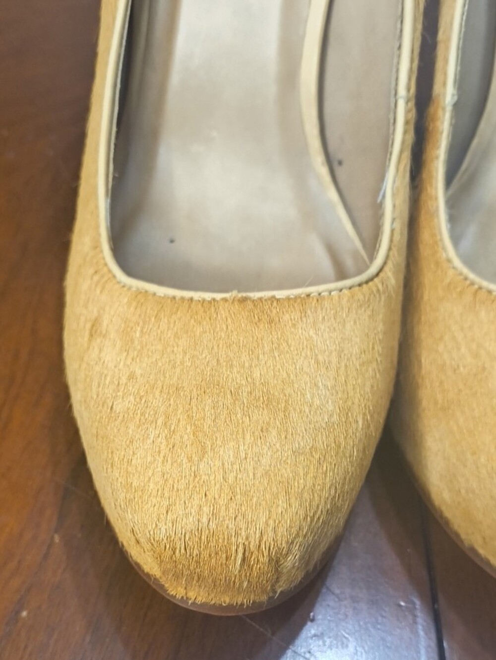 Pour La Victoire Baby Calf Fur Platform Stiletto Pumps Size 8.5 AR - Picture 3 of 10